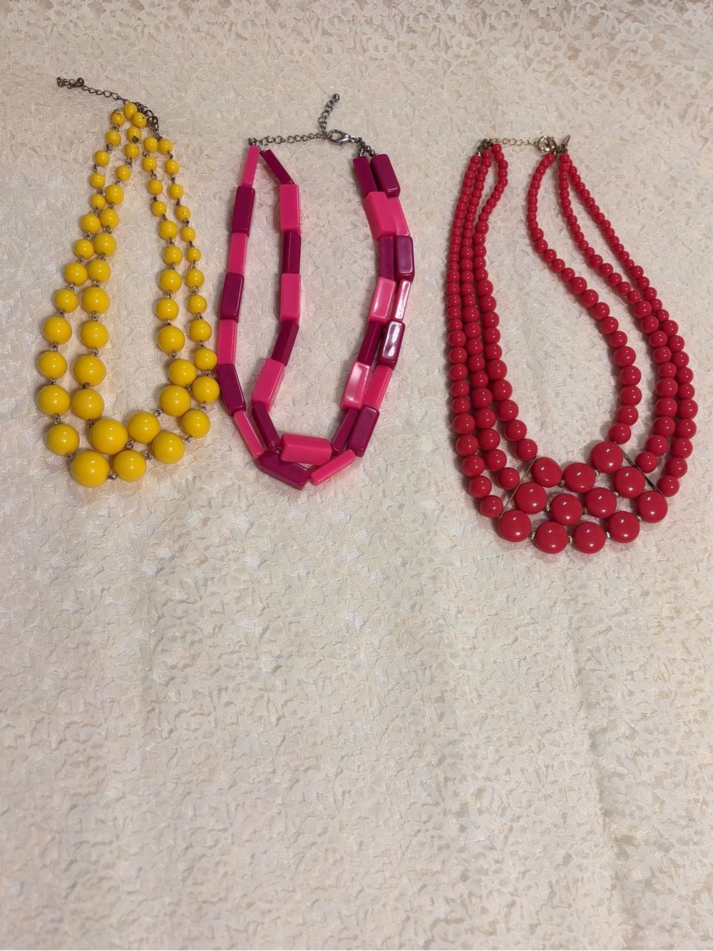 Set of 3 vintage necklaces